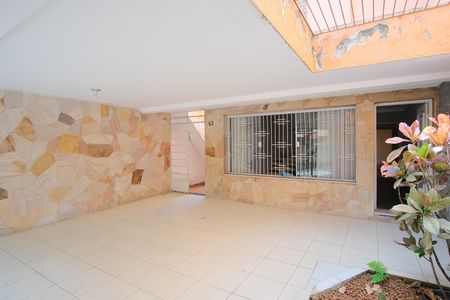 Casa à venda com 157m², 3 quartos e 2 vagasGaragem