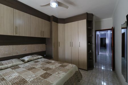 Casa à venda com 137m², 3 quartos e 2 vagasSuíte