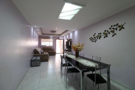 Casa à venda com 137m², 3 quartos e 2 vagasSala