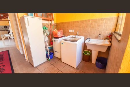 Casa à venda com 436m², 5 quartos e 4 vagas Casa à venda com 436m², 5 quartos e 4 vagasÁrea de Serviço