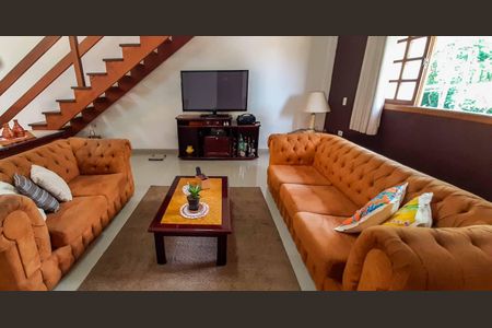 Casa à venda com 436m², 5 quartos e 4 vagas Casa à venda com 436m², 5 quartos e 4 vagasSala de Estar