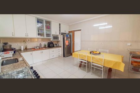 Casa à venda com 436m², 5 quartos e 4 vagas Casa à venda com 436m², 5 quartos e 4 vagasCozinha