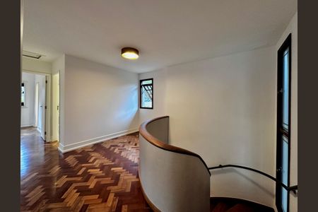 Casa à venda com 490m², 4 quartos e 7 vagasCorredor Quartos