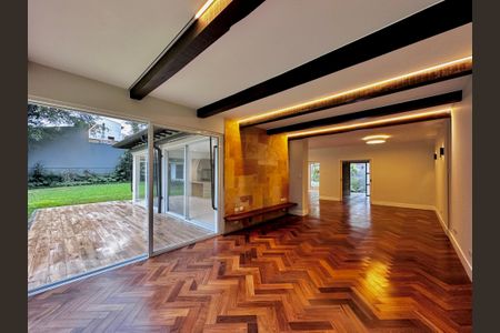 Casa à venda com 490m², 4 quartos e 7 vagasSala