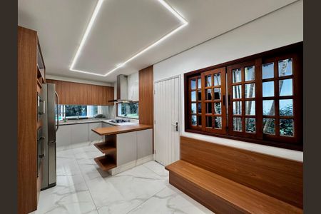 Casa à venda com 490m², 4 quartos e 7 vagasCozinha