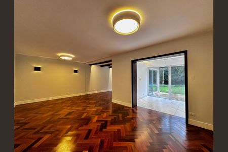 Casa à venda com 490m², 4 quartos e 7 vagasSala