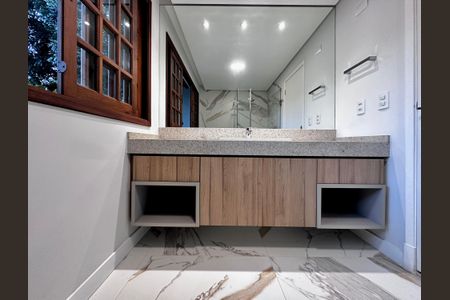 Casa à venda com 490m², 4 quartos e 7 vagasBanheiro Suíte 1