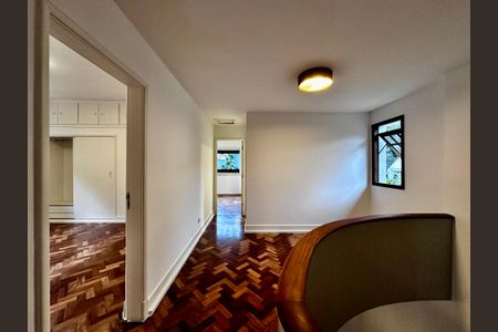 Casa à venda com 490m², 4 quartos e 7 vagasCorredor Quartos