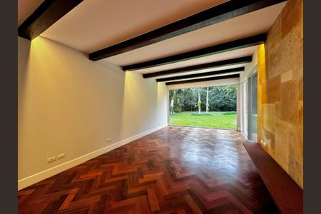 Casa à venda com 490m², 4 quartos e 7 vagasSala