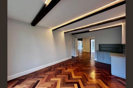 Casa à venda com 490m², 4 quartos e 7 vagasSala