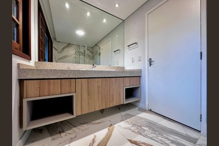 Casa à venda com 490m², 4 quartos e 7 vagasBanheiro Suíte 1