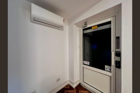 Casa à venda com 490m², 4 quartos e 7 vagasElevador Suíte 3 Térreo