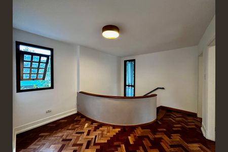 Casa à venda com 490m², 4 quartos e 7 vagasCorredor Quartos