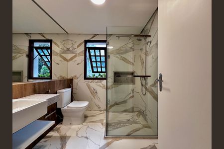 Casa à venda com 490m², 4 quartos e 7 vagasBanheiro Social