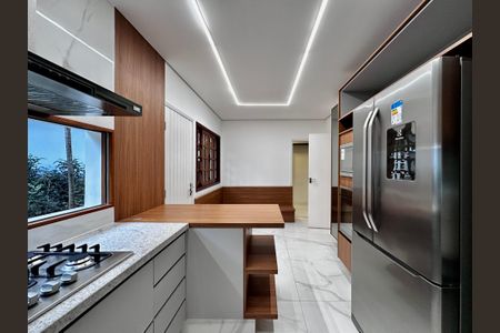 Casa à venda com 490m², 4 quartos e 7 vagasCozinha