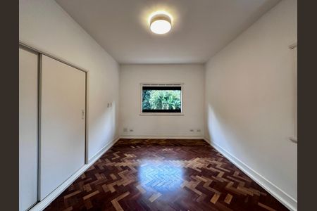 Casa à venda com 490m², 4 quartos e 7 vagasSuíte 2