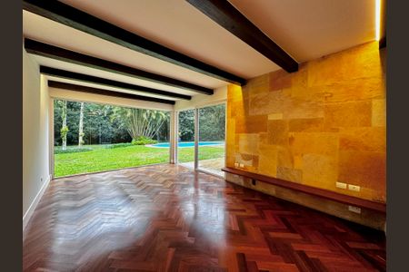 Casa à venda com 490m², 4 quartos e 7 vagasSala