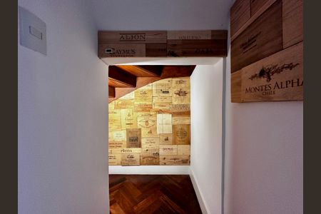 Casa à venda com 490m², 4 quartos e 7 vagasAdega