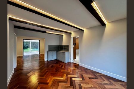 Casa à venda com 490m², 4 quartos e 7 vagasSala