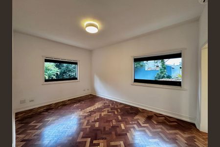 Casa à venda com 490m², 4 quartos e 7 vagasSuíte 2