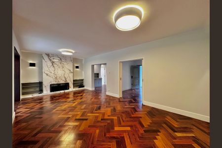 Casa à venda com 490m², 4 quartos e 7 vagasSala