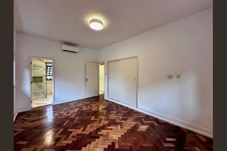 Casa à venda com 490m², 4 quartos e 7 vagasSuíte 2