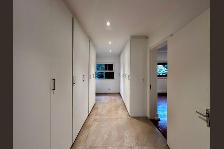 Casa à venda com 490m², 4 quartos e 7 vagasCloset Suíte 1