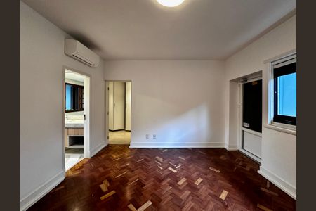 Casa à venda com 490m², 4 quartos e 7 vagasSuíte 1