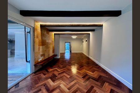 Casa à venda com 490m², 4 quartos e 7 vagasSala