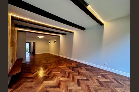 Casa à venda com 490m², 4 quartos e 7 vagasSala