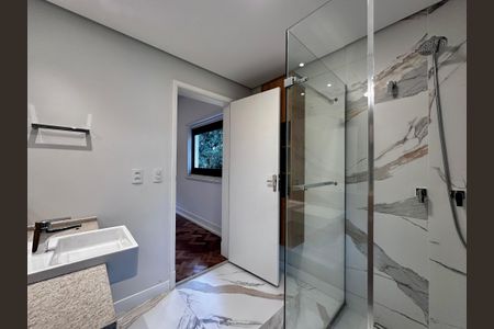 Casa à venda com 490m², 4 quartos e 7 vagasBanheiro Suíte 2