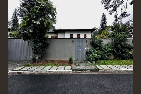 Casa à venda com 490m², 4 quartos e 7 vagasFachada
