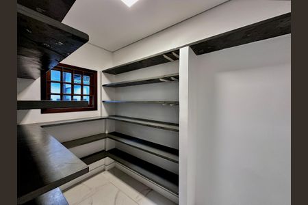 Casa à venda com 490m², 4 quartos e 7 vagasDespensa