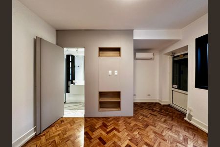 Casa à venda com 490m², 4 quartos e 7 vagasSuíte 3 Térreo