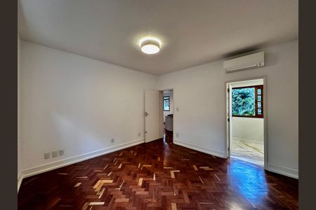 Casa à venda com 490m², 4 quartos e 7 vagasSuíte 1