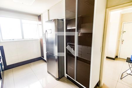 Apartamento à venda com 309m², 5 quartos e 4 vagas Apartamento à venda com 309m², 5 quartos e 4 vagasCozinha