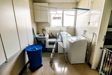 Apartamento à venda com 309m², 5 quartos e 4 vagas Apartamento à venda com 309m², 5 quartos e 4 vagasÁrea de Serviço