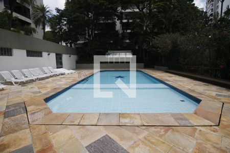 Apartamento à venda com 309m², 5 quartos e 4 vagasÁrea comum - Piscina