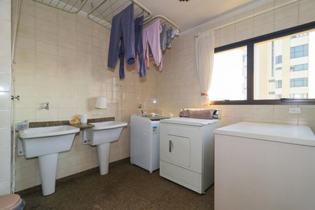 Apartamento à venda com 945m², 4 quartos e 4 vagas Apartamento à venda com 945m², 4 quartos e 4 vagasÁrea de Serviço