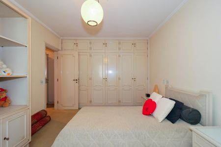 Apartamento à venda com 945m², 4 quartos e 4 vagas Apartamento à venda com 945m², 4 quartos e 4 vagasSuíte 3