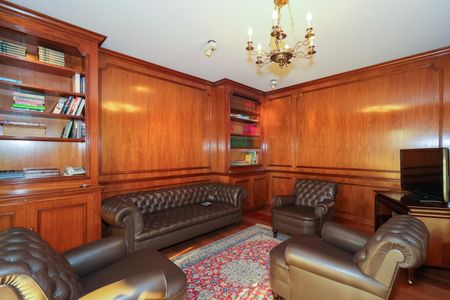 Apartamento à venda com 945m², 4 quartos e 4 vagas Apartamento à venda com 945m², 4 quartos e 4 vagasEscritório