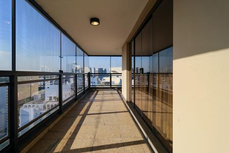 Apartamento à venda com 945m², 4 quartos e 4 vagas Apartamento à venda com 945m², 4 quartos e 4 vagasVaranda da Sala