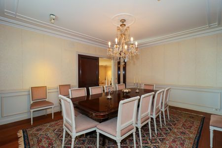 Apartamento à venda com 945m², 4 quartos e 4 vagas Apartamento à venda com 945m², 4 quartos e 4 vagasSala de Jantar