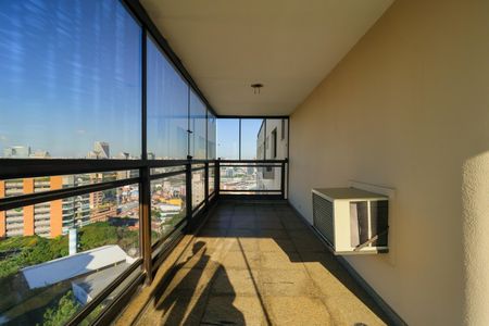 Apartamento à venda com 945m², 4 quartos e 4 vagas Apartamento à venda com 945m², 4 quartos e 4 vagasVaranda da Sala