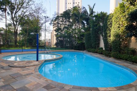 Apartamento à venda com 945m², 4 quartos e 4 vagas Apartamento à venda com 945m², 4 quartos e 4 vagasÁrea comum - Piscina