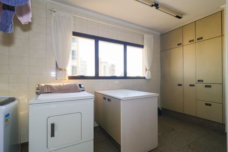 Apartamento à venda com 945m², 4 quartos e 4 vagas Apartamento à venda com 945m², 4 quartos e 4 vagasÁrea de Serviço