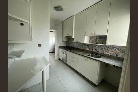 Apartamento para alugar com 242m², 4 quartos e 4 vagas