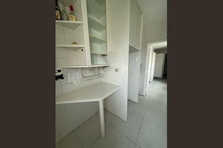 Apartamento para alugar com 242m², 4 quartos e 4 vagas