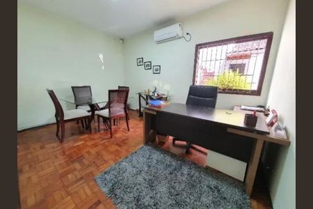 Casa à venda com 320m², 4 quartos e 6 vagas