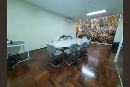 Casa à venda com 320m², 4 quartos e 6 vagas